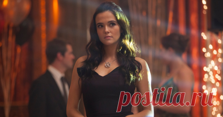 10 самых женственных платьев для выпускного Выпускной уже совсем скоро, поэтому самое время подумать о своем праздничном образе. Мы выбрали 10 самых красивых платьев для особого дня, которые не будут пылится в шкафу после торжества.