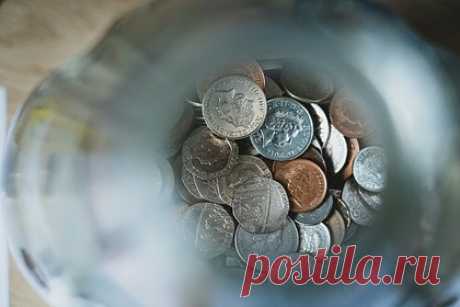 Редчайшую монету продали в пять тысяч раз дороже номинала. В Великобритании редчайшую золотую монету 2009 года продали в пять тысяч раз дороже ее номинала в 50 пенсов. Ажиотаж среди коллекционеров вызвала монета из серии, выпущенной в честь 250-летия знаменитых Королевских ботанических садов Кью. Изначально продавец выставил ее на онлайн-торги за 125 фунтов стерлингов.