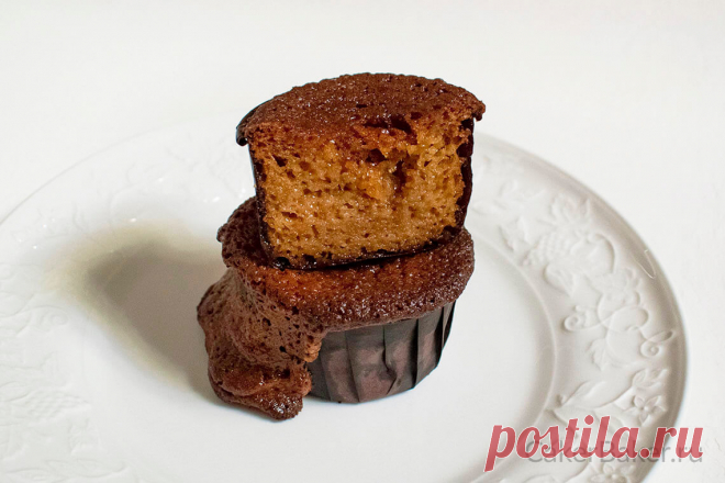 Карамельные кексы «Мальва» из кафе Sqirl | Cakerbaker.ru
В Sqirl, отмеченном наградами кафе в Лос-Анджелесе, готовят потрясающие карамельные кексы «Мальва». Пористые, сочные, нежные…Просто приготовьте их. Вы не пожалеете. Все будут благодарить вас и удивляться, откуда у вас этот чудесный рецепт. Рецептом поделилась хозяйка кафе, Jessica Koslow, в своей книге «Everything I Want to Eat: Sqirl and the New California Cooking».