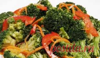 Брокколи по-корейски Корейская кухня очень сложна и разнообразна, а обычные блюда из овощей, мяса, рыбы, риса и т.д. приобретают истинно восточный вкус, так как при их приготовлении используют острые специи: кориандр, красный острый перец, уксус и т.д. Корейцы широко применяют цветную капусту для создания своих национальных блюд. Тот, кто хоть однажды попробовал брокколи по-корейски, навсегда останется его поклонником.