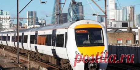 'Mass panic' on London train as man starts reciting the Bible | indy100