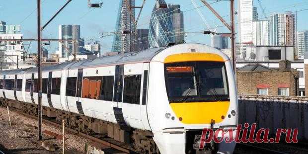 'Mass panic' on London train as man starts reciting the Bible | indy100