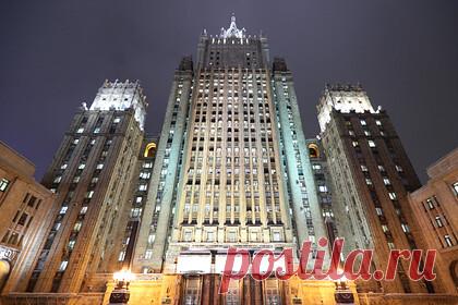 В МИД России рассказали о признании власти талибов де-факто. Россия не будет в одностороннем порядке признавать власть талибов в Афганистане. Спецпредставитель президента РФ по Афганистану, директор второго департамента Азии МИД России Замир Кабулов рассказал, что де-факто признание нового афганского правительства уже происходит.