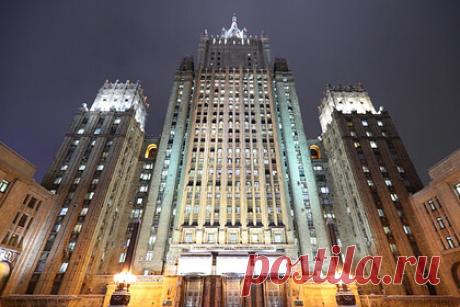 В МИД России рассказали о признании власти талибов де-факто. Россия не будет в одностороннем порядке признавать власть талибов в Афганистане. Спецпредставитель президента РФ по Афганистану, директор второго департамента Азии МИД России Замир Кабулов рассказал, что де-факто признание нового афганского правительства уже происходит.