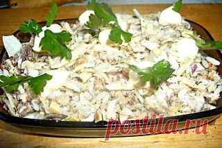 Кулинарная Академия Умных Хозяек: Салат с консервированной сайрой, лимоном и чесноком «Барракуда»