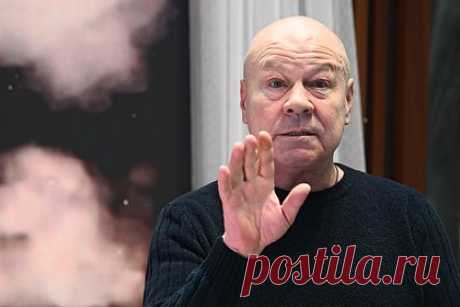 Звезда «Улиц разбитых фонарей» назвал наказание для уехавших из России звезд. Заслуженный артист Российской Федерации, звезда сериала «Улицы разбитых фонарей» Сергей Селин назвал подходящие на его взгляд санкции для уехавших из России звезд. Он заявил, что спонсирующие Вооруженные силы Украины (ВСУ) артисты заслуживают высшей меры наказания, так как совершили предательство родины.