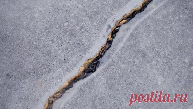 Как заделать трещину бетонной в стене или полу | Сделай Сам - Своими Руками | Пульс Mail.ru Бетонные стены, стяжка и отмостки достаточно часто имеют небольшие трещины. В них попадают осадки, зимой замерзают, расширяются и рвут бетон....