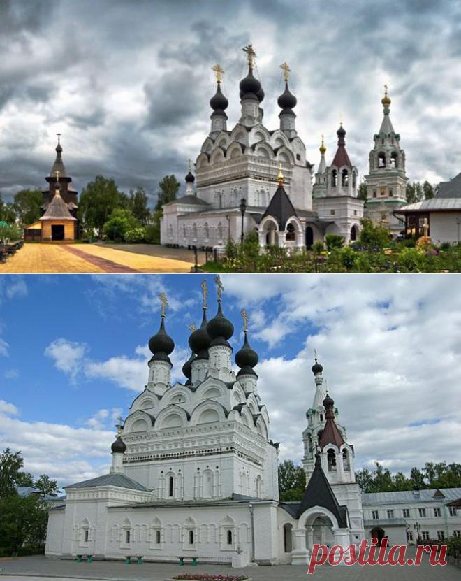 Свято-Троицкий собор в городе Муроме, на левом берегу реки Оки. 
Возведен в 1643 году. Главным украшением Свято-Троицкого собора являются кованные золоченые кресты — шедевры кузнечной работы муромских умельцев XVII века, — и поливные изразцы того же столетия с разнообразными орнаментами. Изразцы придают Троицкому собору особое изящество и неповторимое своеобразие, отлицающее его от других муромских храмов. | Красивейшие храмы России