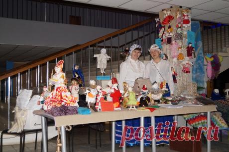 Примерно так мы демонстрируем Музей тряпичной авторской куклы (по акции &quot;Замени барби!&quot;