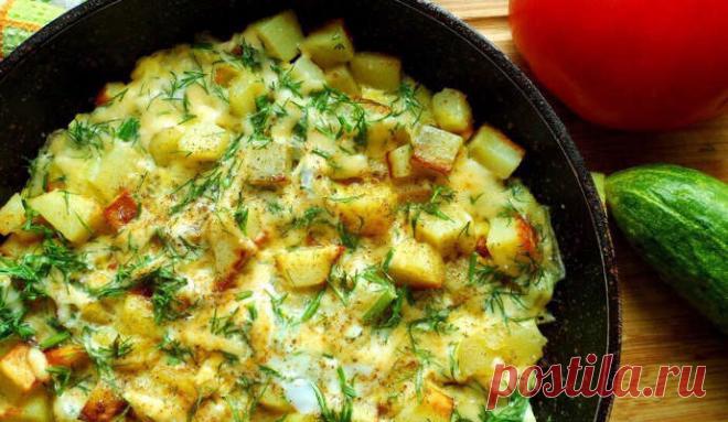 Жареная картошка с сыром на сковороде
