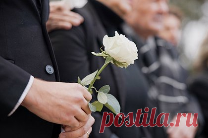Мужчина вышел из запоя и приехал на собственные похороны