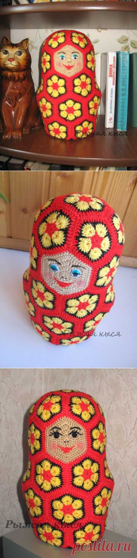 Матрешка из мотивов крючком.