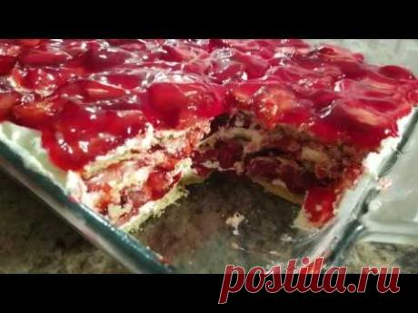 Творожная лазанья с клубникой.