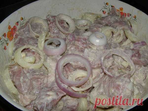 Мясо, приготовленное дома, как шашлык 

 
Я знаю, что вы сейчас скажите, вот дает, какой шашлык дома, а я вам скажу, что можно сделать мясо, приготовленное дома, как шашлык.
Я попробовала, и у меня получилось, конечно, не пахнет дымком, н…