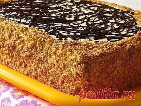 Медовик со сметанным кремом и черносливом. Чтобы сохранить рецепт, жмите класс или поделиться.