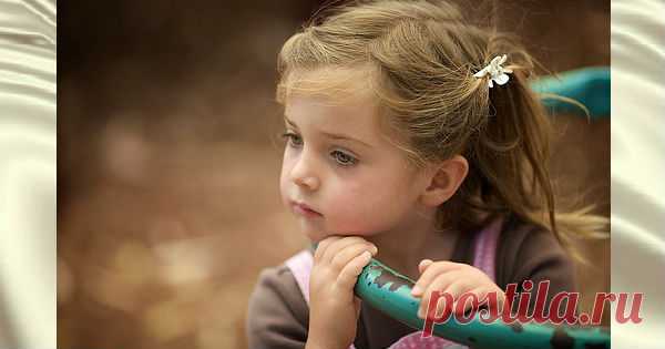 От этой малышки ушёл отец. Но её слова, адресованные матери, стоит запомнить на всю жизнь! В жизни очень важно уметь прощать, хоть это не всегда и легко. Даже самых заклятых врагов можно и нужно прощать, так как весь негатив, который человек копит в себе, выливается …