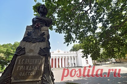 Мэрия Одессы захотела сохранить памятники Пушкину и Воронцову. В Одессе памятники российскому поэту Александру Сергеевичу Пушкину и князю Михаилу Семеновичу Воронцову могут оставить на своих местах. Соответствующую рекомендацию вынесла историко-топонимическая комиссия Одессы. В ходе заседания комиссия также рассмотрела вопросы, связанные с другими объектами на территории города.
