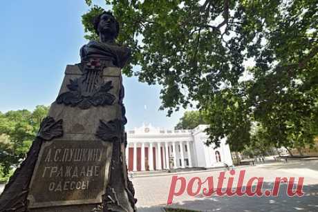Мэрия Одессы захотела сохранить памятники Пушкину и Воронцову. В Одессе памятники российскому поэту Александру Сергеевичу Пушкину и князю Михаилу Семеновичу Воронцову могут оставить на своих местах. Соответствующую рекомендацию вынесла историко-топонимическая комиссия Одессы. В ходе заседания комиссия также рассмотрела вопросы, связанные с другими объектами на территории города.