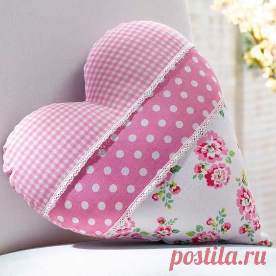 (686) Coixí cor | Hearts