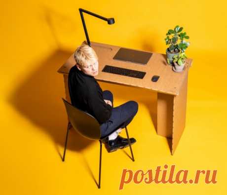 Стол для самоизоляции #StayTheF *** Home Desk от Stykka | Читать design mate Датский стартап Stykka разработал простой рабочий стол, который можно легко собрать из трех картонных деталей. Название #StayTheFuckHome Desk является отсылкой к хэштегу в социальных сетях, который используется для призыва к самоизоляции. Готовый стол имеет ширину 120 сантиметров, глубину 62 сантиметра и высоту 82 сантиметра. Он может быть собран за считанные минуты и скреплен при помощи кабельных...