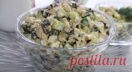 Салат Фея с Черносливом и Курицей Рецепт за (15) Минут Салат Фея можно приготовить буквально за 15 минут! Это очень необычный и вкусный салат с курицей и черносливом.