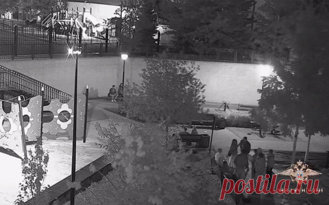 В Москве задержали 12 подростков из-за конфликта со стрельбой. Подростки устроили драку со стрельбой во дворе дома на улице Забелина в Москве, сообщила официальный представитель МВД России Ирина Волк.