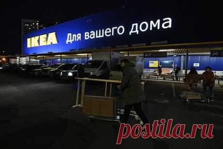 В России вырос спрос на товары IKEA. В России вырос спрос на товары шведского ретейлера IKEA и их аналоги после ухода компании из страны. Показатель увеличился в два раза за полтора месяца, количество продавцов товаров сети на маркетплейсах также выросло. Наибольшей популярностью пользуются товары для кухни, мебель, текстиль и ковры.