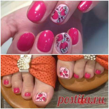 Роскошный маникюр💅 и педикюр👣 в розовом, радостном😘 цвете. Порхающие бабочки🍁, словно живые присели на ноготки👐. Яркая, сияющая стразами💎 работа Дианы💗 м.Кузьминки