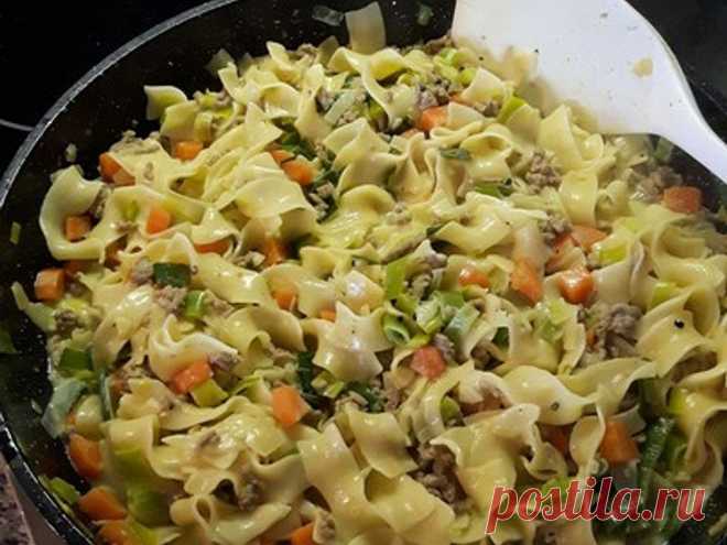 Hackfleisch-Porree-Nudel-Pfanne von inesunddirk04| Chefkoch Hackfleisch-Porree-Nudel-Pfanne - leckeres Rezept mit Möhren, Porree, Gehacktem und Nudeln. Über 71 Bewertungen und für vorzüglich befunden. Mit ► Portionsrechner ► Kochbuch ► Video-Tipps!