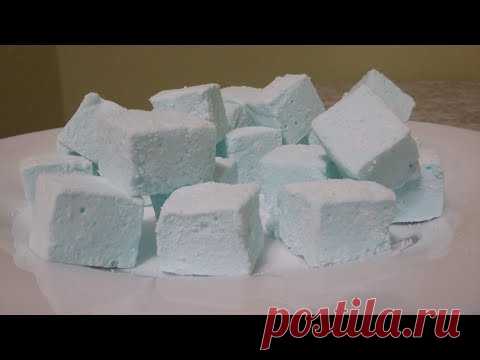 Зефирки МАРШМЕЛЛОУ. Marshmello. Самый простой и вкусный рецепт. - YouTube  Для зефирок:
10 гр желатина +60 мл воды
220 гр сахара +60 мл воды+20 мл лимонного сока
Для  обсыпки :
1 ст.л сахарной пудры +1ст.л крохмала (у меня кукурузный)
