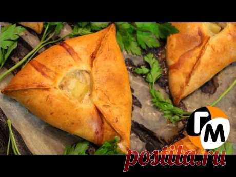 Эчпочмаки с мясом и картошкой в изумительном тесте! Видео-рецепт. 

=ИНГРЕДИЕНТЫ:

◉ Тесто:

● Мука - 500 грамм
● Соль, сахар - щепотина
● Вода - 100 мл
● Яйцо - 1 штука
● Сметана - 6 ст. ложек
● Сливочное масло - 50 грамм

◉ Начинка:

● Куриное филе - половина грудки
● Картошка - 3 штуки
● Лук - 2 штуки
● Сладкий перец - 1 штука (в вегетарианскую версию)
● Соль, СМЧП, сухой чеснок - по щепотке