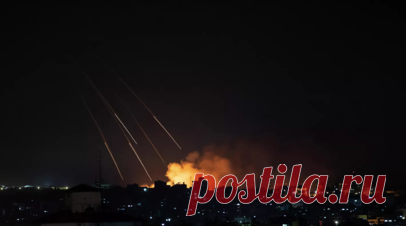 РИА Новости: Израиль нанёс удар по жилому дому в секторе Газа. Военнослужащие армии Израиля нанесли удар по жилому дому в Хан-Юнисе в секторе Газа. Читать далее