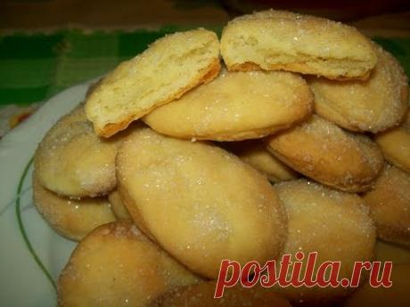 Печенье " Тает во рту "Продукты
мука..........3 ст.
маргарин.....1 пач (259 г)
сметана........300 г
разрыхлитель 2 ч.л
соль.................1/3 ч.л