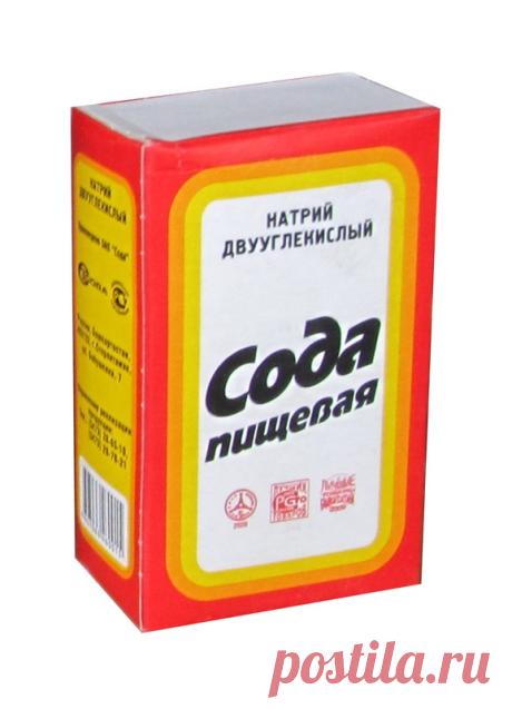 Чудо-средство - пищевая сода Положив 100 граммов соды в горячую воду перед принятием ванны, вы смягчите жесткую воду и сделаете вашу кожу мягче. * * * Если у вас потеют ноги, положите в обувь немного соды. Сняв обувь, просто вытрясите использованную соду. * * * Чтобы ваш чай или кофе были особенно ароматными, положите в вод