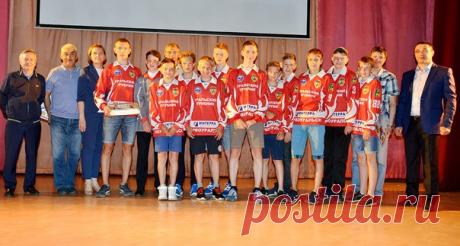 Команда игроков 2002 года рождения (тренер-преподаватель М.И.Шолохов) приняла участие в открытом первенстве Свердловской области и финальных соревнованиях по хоккею с мячом VIII зимней Спартакиады учащихся России, где составила костяк сборной Свердловской области. А лучшего результата ребята добились на первенстве России по хоккею с мячом среди юношей 2002 года рождения, став бронзовыми призёрами. По результатам выступления в первенстве России обучающимся присвоен II спортивный разряд.