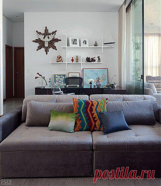 2 одинаковые квартиры с разным дизайном 

 
 

Знакомо ли вам такое чувство: собираясь делать ремонт в своей новой квартире, вы испытываете жгучее желание узнать, как это сделали соседи, особенно те, кто имеет сходную планировку? А как насчет того, чтобы рассмотреть аналогичную ситуацию в нашей галерее? Сегодня у вас появится такая возможность!