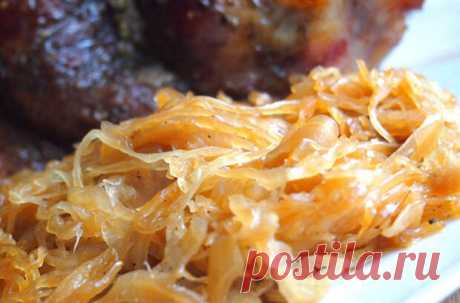 Квашеная капуста, тушенная в пиве. Невероятно вкусно! - Steak Lovers - медиаплатформа МирТесен Чтобы приготовить самый главный гарнир, без которого невозможен традиционный вкус немецкой кухни, требуется совсем немного ингредиентов, да и технология не так уж сложна. В общем, мы не знаем, почему вы до сих пор не балуете себя чудесной квашеной капустой, тушенной в светлом пиве, но вот вам