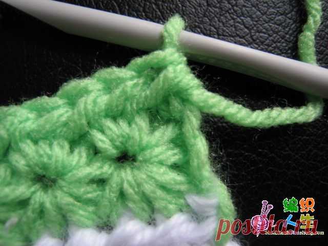 Узор цветочными.