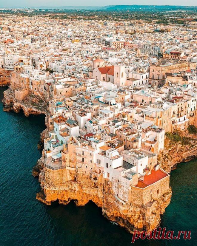 Полиньяно-а-Маре, Италия