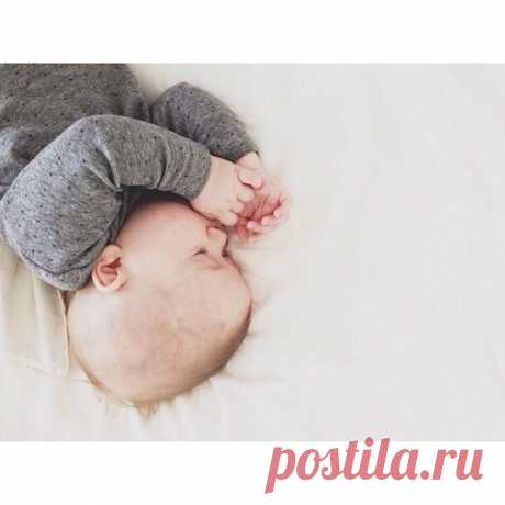 А просто, ну оооочень приятно посмотреть на спящего ребенка, особенно, когда своих такими, почти не видишь :)