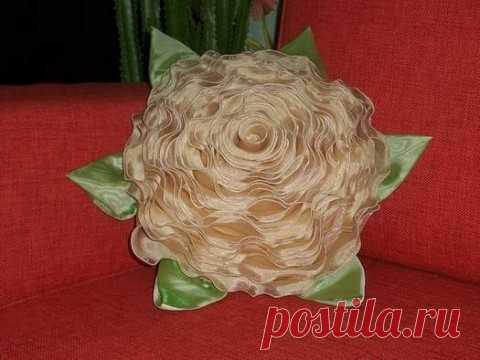 Диванная подушка — роза