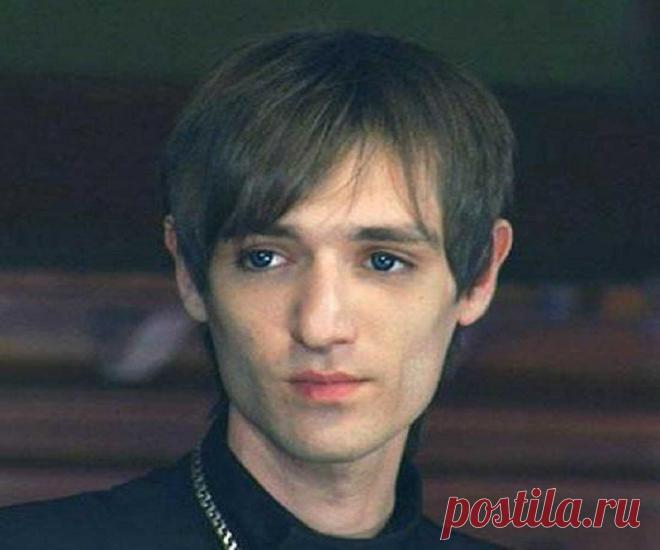 Александр Шепс: биография экстрасенса. Детские и юношеские годы биографии Александра Шепса, участие в шоу «Битва экстрасенсов». Личная жизнь и отношения с Мэрилин Керро, интересные факты. Александр Шепс является отечественным практикующим экстрасенсом, победителем 14 сезона телешоу под названием «Битва экстрасенсов». Как заявляют фанаты таланта Шепса, медиум может общаться с покинувшими этот мир и поведать подробности о имуществе и его хозяевах, используя для получения инф...