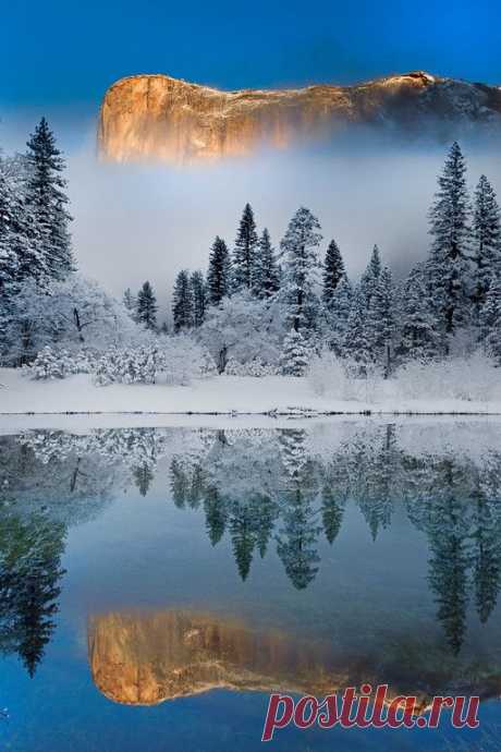 Winter Symmetry - Yosemite National Park, California #reflections  |  Найдено на сайте kevinmcnealphotography.com.
