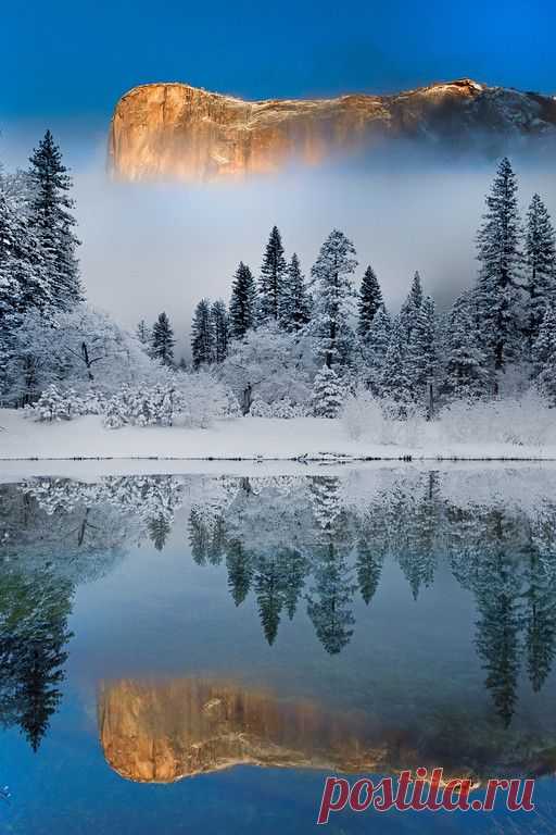 Winter Symmetry - Yosemite National Park, California #reflections  |  Найдено на сайте kevinmcnealphotography.com.