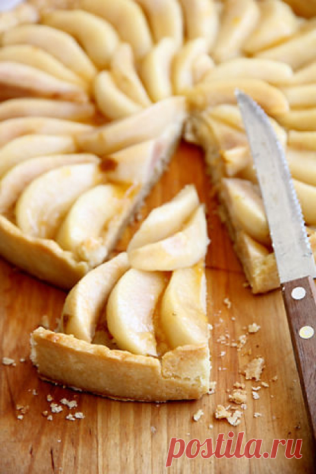 Пирог из груш с миндальным кремом.