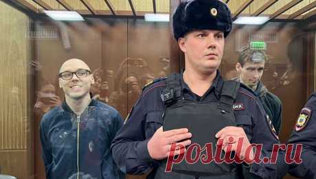 Ева Меркачева: преследовать людей за стихи — неправильно и вредно. Реальные сроки для участников &quot;Маяковских чтений&quot; Артема Камардина и Егора Штовбы не соответствуют ущербу, который они могли нанести. Об этом &quot;Газете.Ru&quot; заявила член Совета по правам человека при президенте РФ Ева ...