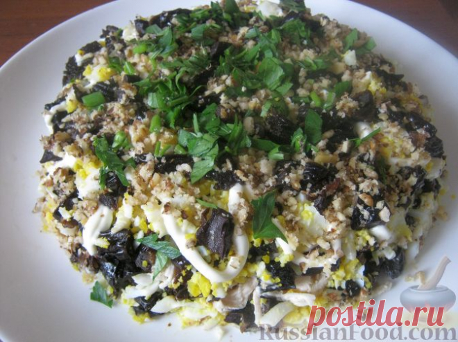Рецепт: Салат из курицы с черносливом "Дамский каприз" на RussianFood.com