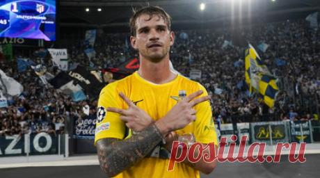 «Часть меня принадлежит России»: Проведель стал вторым вратарём, забившим головой в Лиге чемпионов. Иван Проведель стал главной звездой матча группового этапа Лиги чемпионов с «Атлетико». Голкипер «Лацио» на последних минутах головой замкнул навес в штрафную и спас римлян от поражения. 29-летний вратарь снова обратил на себя внимание спортивной общественности. Ранее в Серии А он повторил рекорд Джанлуиджи Буффона и Моргана де Санктиса по количеству сухих встреч. При этом футболист до сих пор…