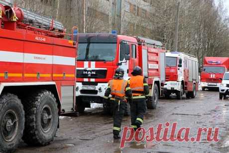 В российском городе загорелся строящийся жилой комплекс. Во Владивостоке загорелся строящийся жилой комплекс «Атлантикс сити» на площади 100 квадратных метров. Об этом сообщили в прокуратуре российского города. В ведомстве пояснили, что пламя охватило пенополистирол и битум. К месту отправился заместитель прокурора Фрунзенского района Владивостока Илья Быков.