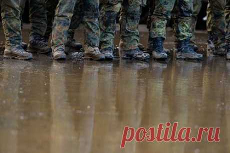 Пленный подполковник ВСУ рассказал об убийствах мирных жителей ради транспорта. Пленный замначальника командного пункта 56-й отдельной мотопехотной бригады ВСУ подполковник Валентин Алтухов рассказал, что боевики «Азова» убивали мирных жителей ради транспорта. Он также сообщил о случае, когда азовцы пытались покинуть Мариуполь, прикрываясь чужими детьми.